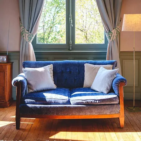 Chateau La Comtesse De Loire & 호텔 4*