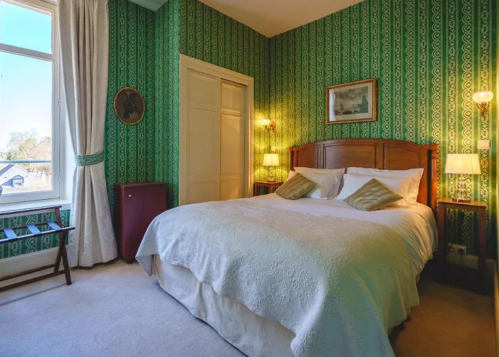 Отель Chateau La Comtesse De Loire &