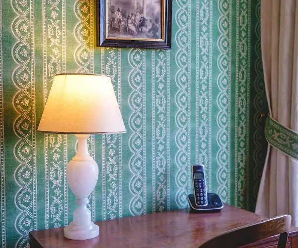 Отель Chateau La Comtesse De Loire & 4*