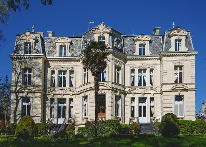 Chateau La Comtesse De Loire & Сомюр