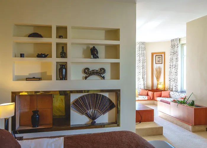 Отель Chateau La Comtesse De Loire &