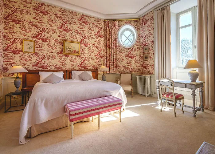 Отель Chateau La Comtesse De Loire & 4*